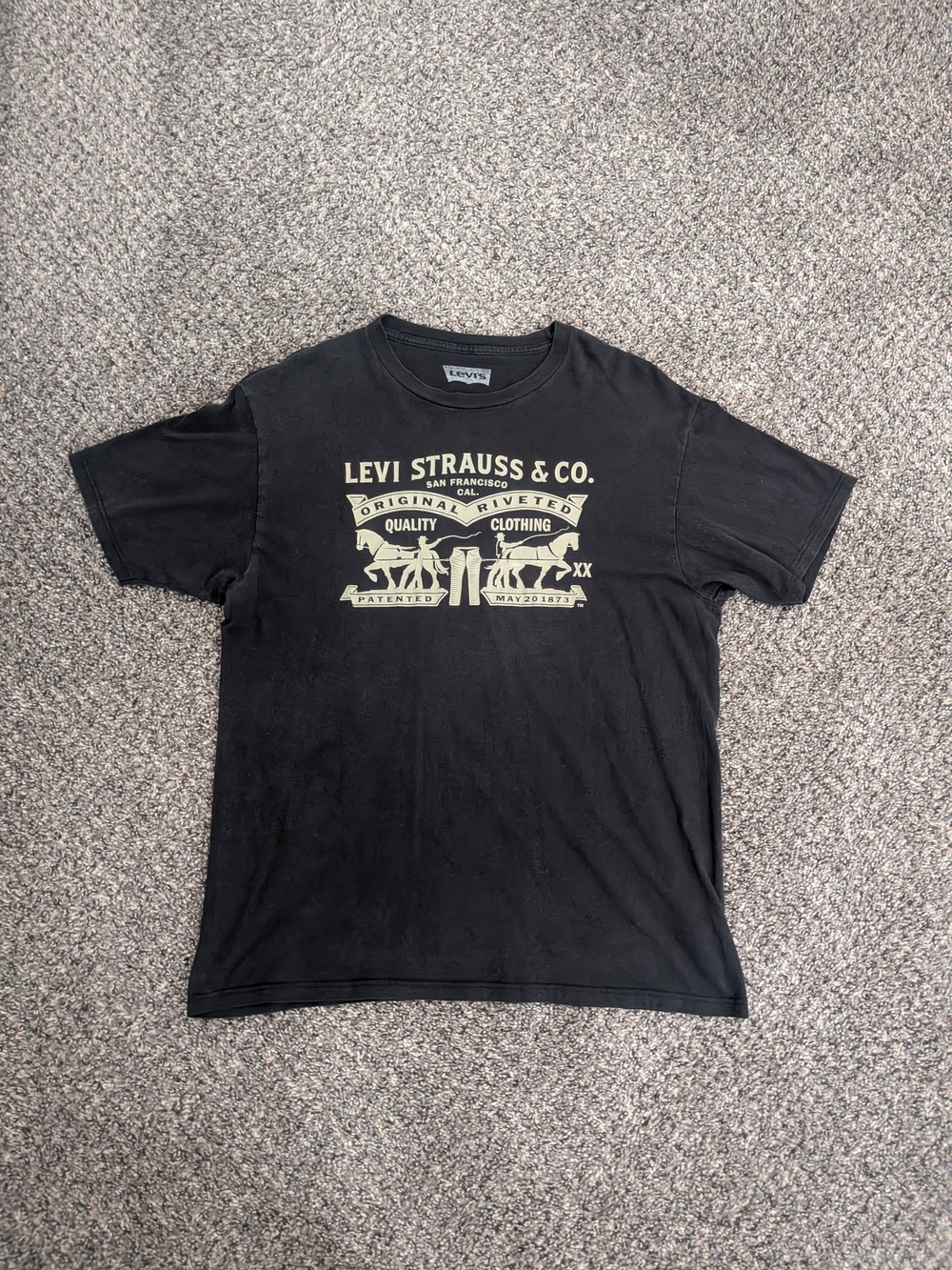 Levi's Black T-Shirt with Cream Graphic Logo